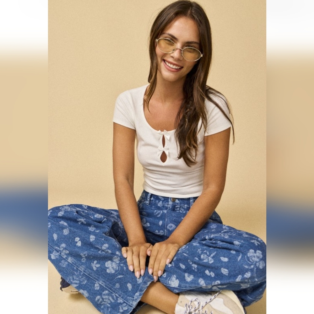 🤍 Alexa Bow Keyhole Top in Off White - Picture 2 of 7